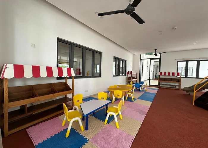 R&F 2 Bedroom 4 Pax High Floor Netflix Wifi