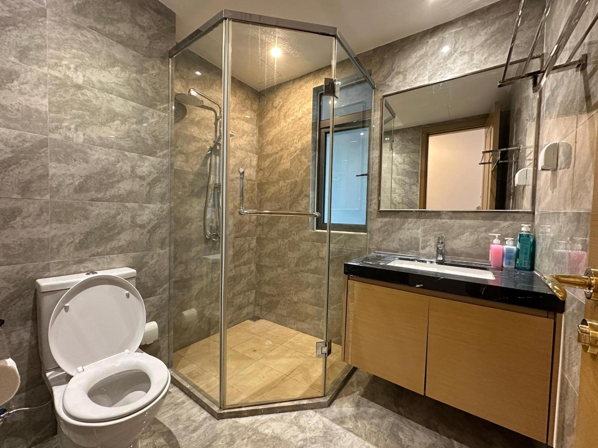 R&f 2 Bedroom 4 Pax High Floor Netflix Wifi Apartemen Johor Bahru