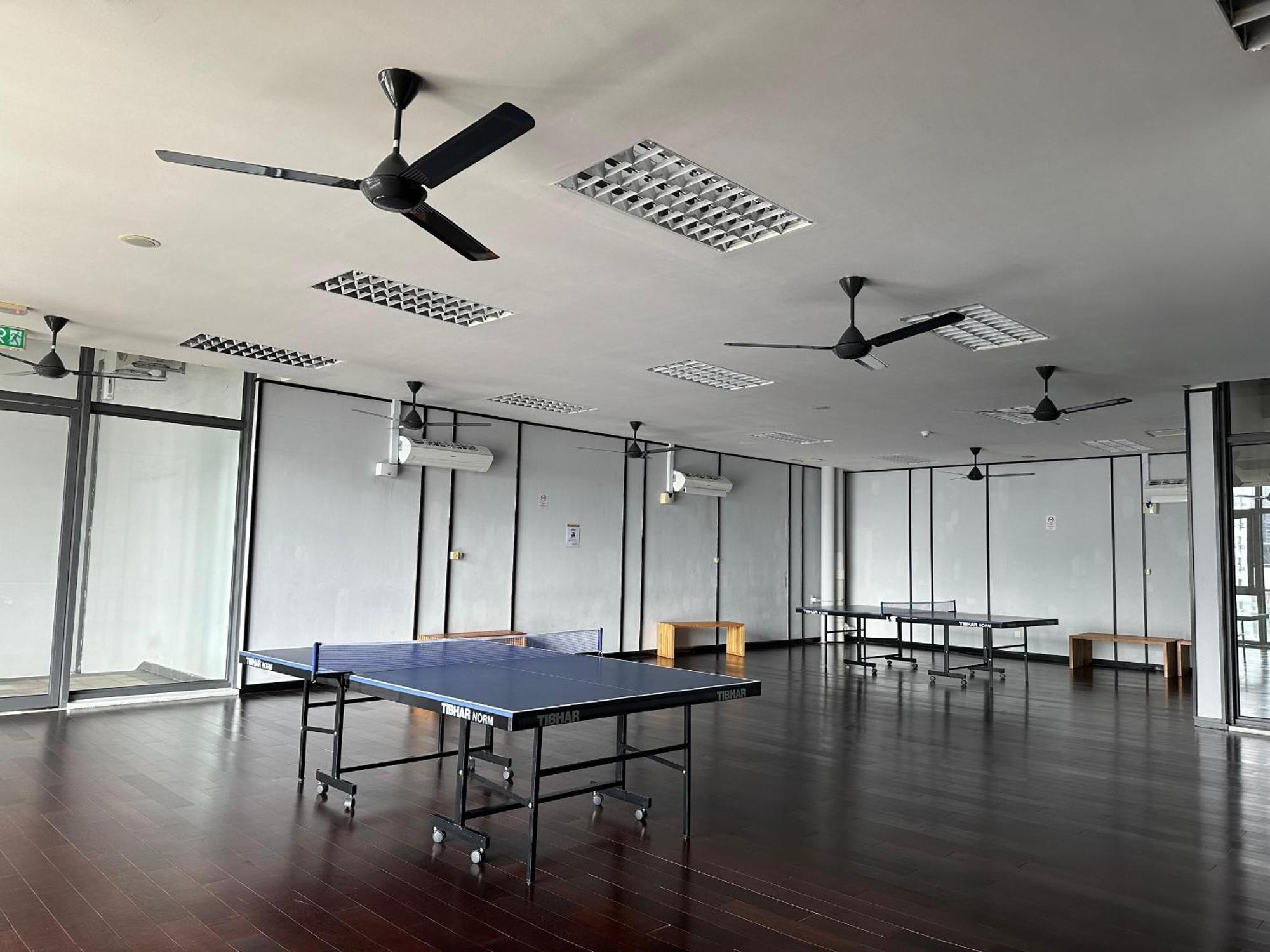 R&f 2 Bedroom 4 Pax High Floor Netflix Wifi Apartemen Johor Bahru