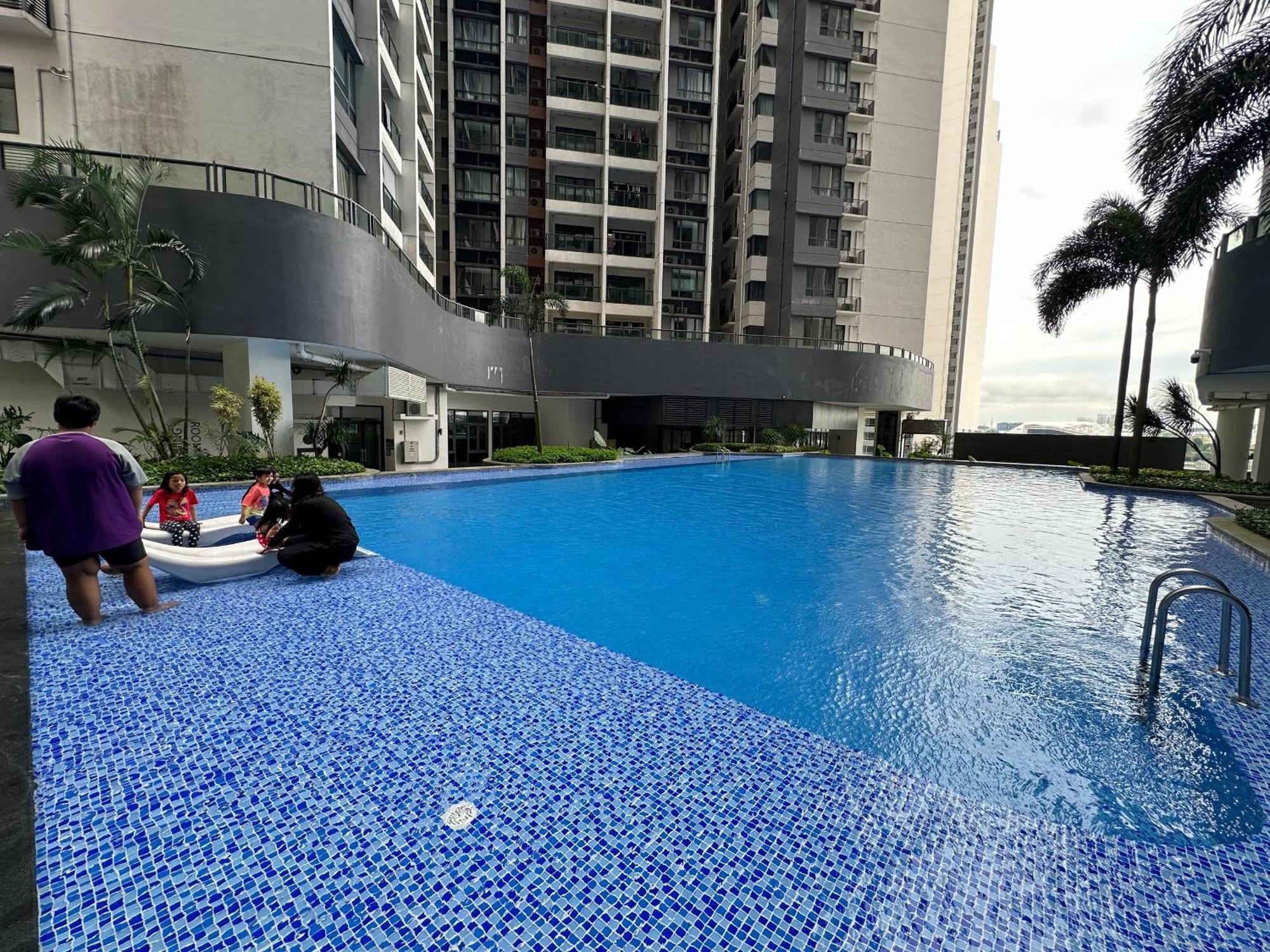 R&f 2 Bedroom 4 Pax High Floor Netflix Wifi Apartemen Johor Bahru